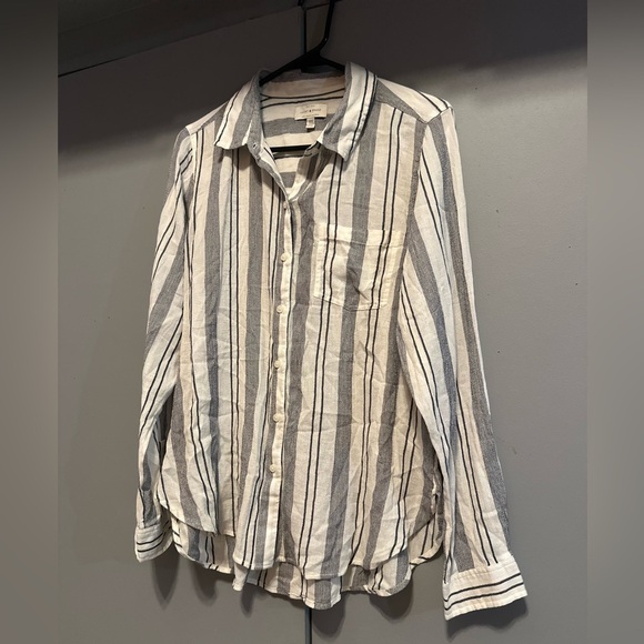 ❤️Lucky Brand - White and Gray Casual Button Down Shirt (Size M) - Picture 2 of 12
